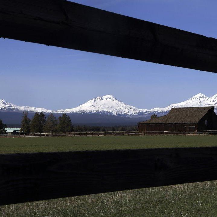 2 backcountry skiers are killed in an Oregon avalanche